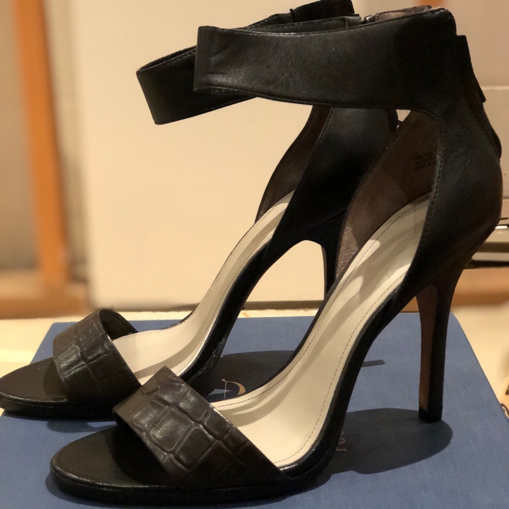Pour La Victoire Pumps
